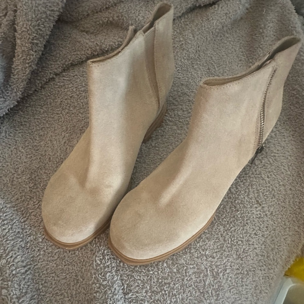 Sorel wedge boots.